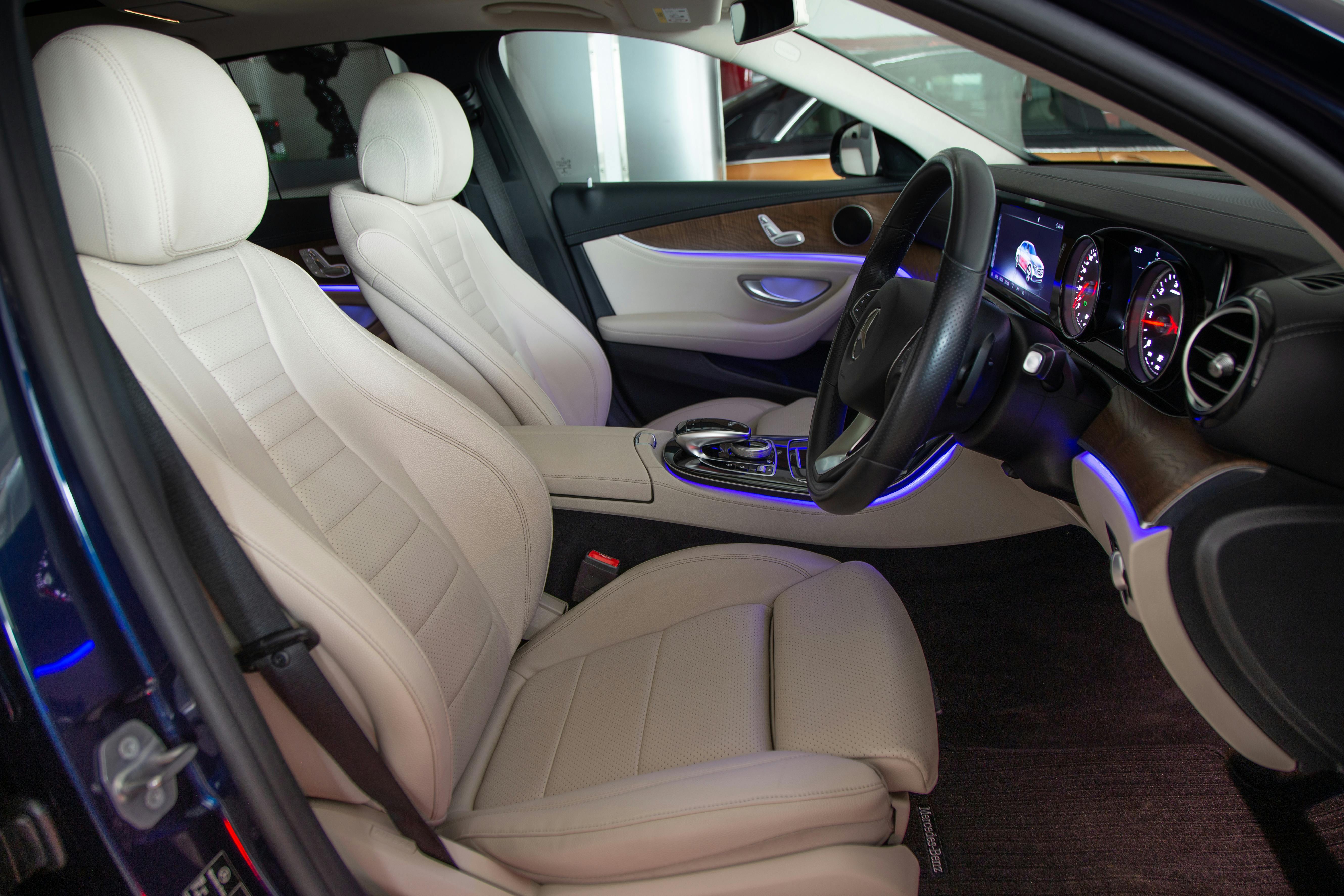 Premium Seattle to Vancouver Limo Chauffeur Service