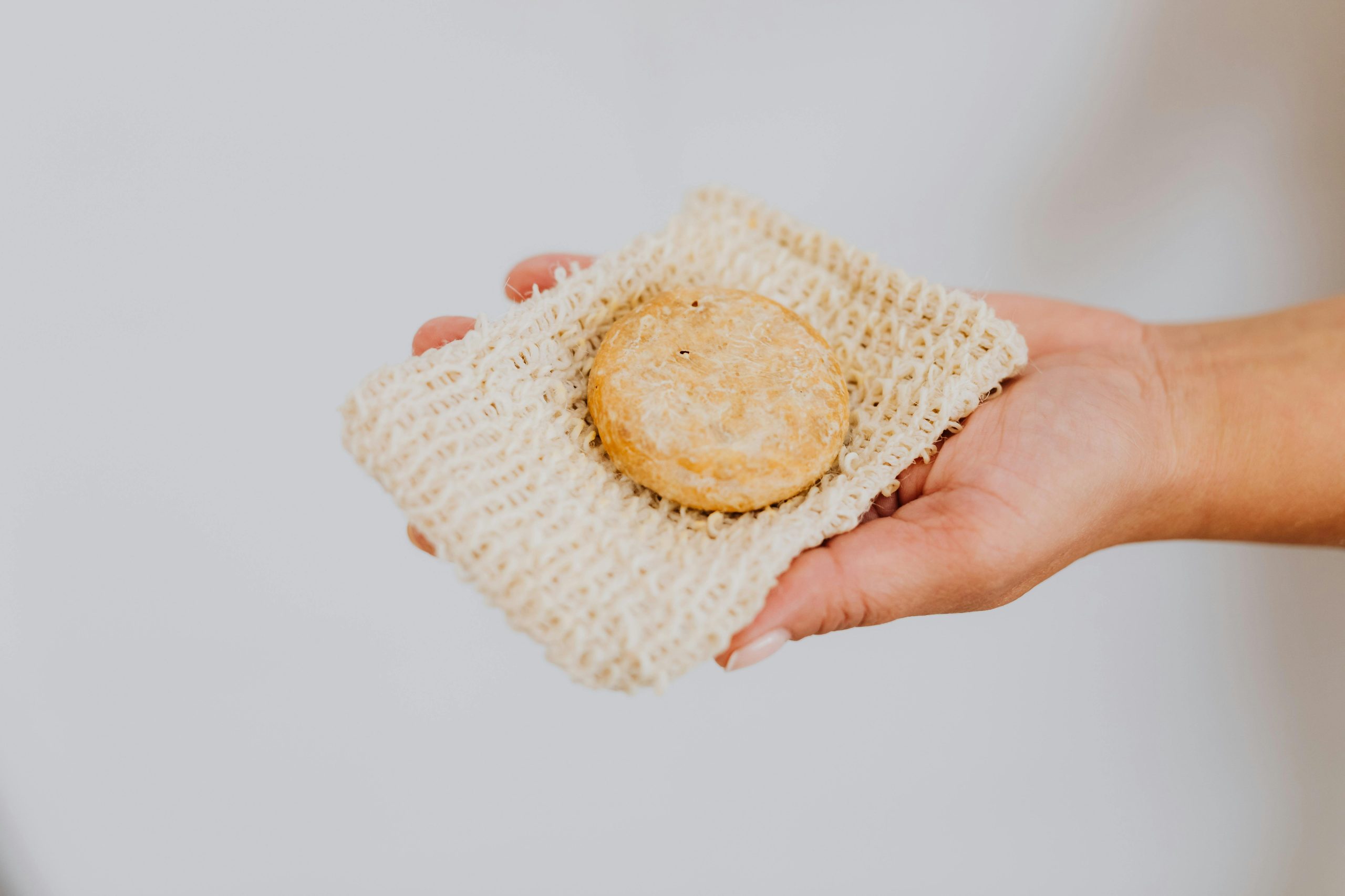 Best Silicone Loofah vs Natural Loofah Pads Explained