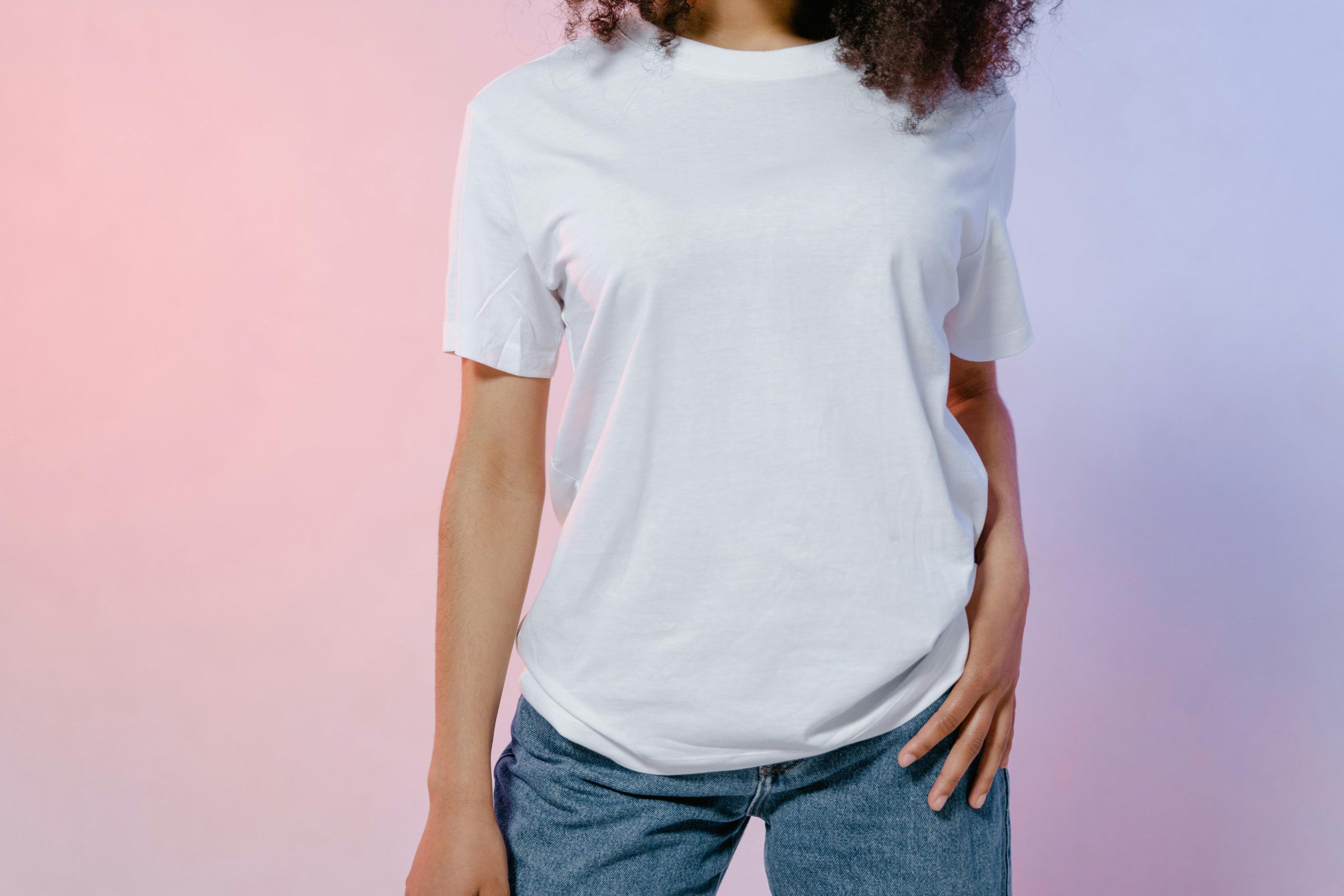 How to Style a Blank White T Shirt for Modern Fashion